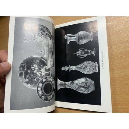 1976 "VICTORIAN & EDWARDIAN DECORATIVE ARTS" VINTAGE HMSO PAPERBACK BOOKLET (LL)