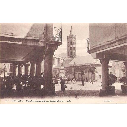 12 - MILLAU - VIEILLES COLONNADES ET NOTRE DAME