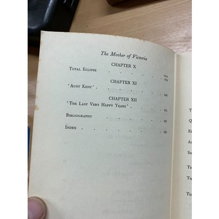 1942 DOROTHY MARGARET STUART "THE MOTHER OF VICTORIA" ILLUSTRATED HB BOOK (P4)