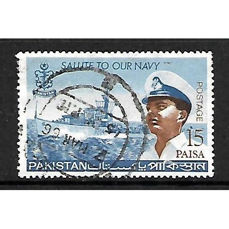PAKISTAN 1965 ARMED FORCES 15p NAVAL OFFICER AND DESTROYER SG 227 FINE USED#