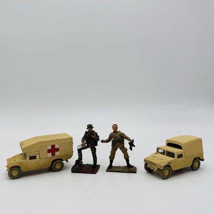 Corgi 1:64 HUMVEE Medical Battalion 3rd Infantry Division Diecast Soldiers Lot