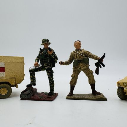 Corgi 1:64 HUMVEE Medical Battalion 3rd Infantry Division Diecast Soldiers Lot