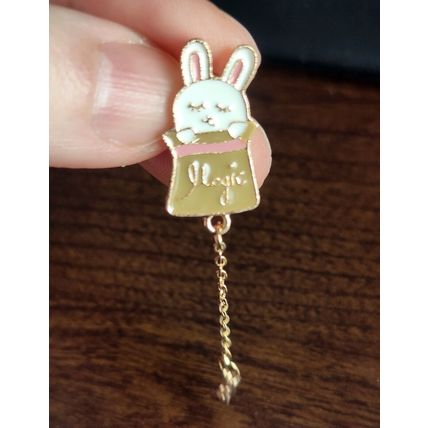 Rabbit Enamelled Pin Badge Brooch Magic Metal Gift bag 2.6 cm x 1.2 cm BA124