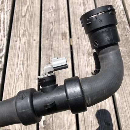 Land Range Rover EVOQUE LR2 LR040733 2.0L RADIATOR COOLANT LOWER HOSE TUBE OEM