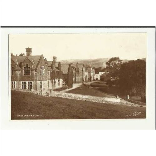 Yorkshire GIGGLESWICK School Postcard by Scott (1425)
