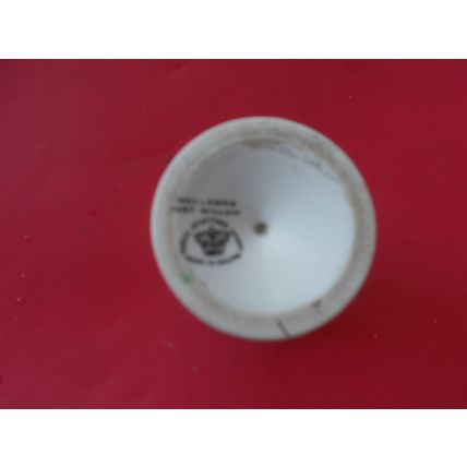 FORT WILLIAM VINTAGE EGG CUP / (13/01)