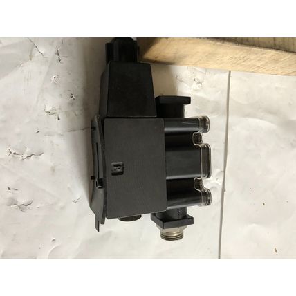 NEW PARKER HANNIFIN D1VW8KVYCH5630 75 DIRECTIONAL CONTROL VALVE,BT