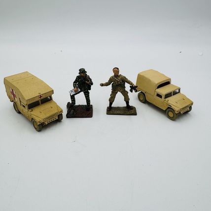Corgi 1:64 HUMVEE Medical Battalion 3rd Infantry Division Diecast Soldiers Lot
