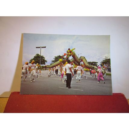 DRAGON DANCE, NATIONAL DAY, SINGAPORE unused postcard =