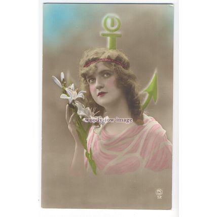 gla0038 - Young Lady, Lilies In Remenberance, Faith, Hope & Charity - postcard