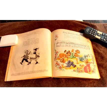Old Vintage Original Little Golden Book Singing Games (E) Fifth Edition 1947