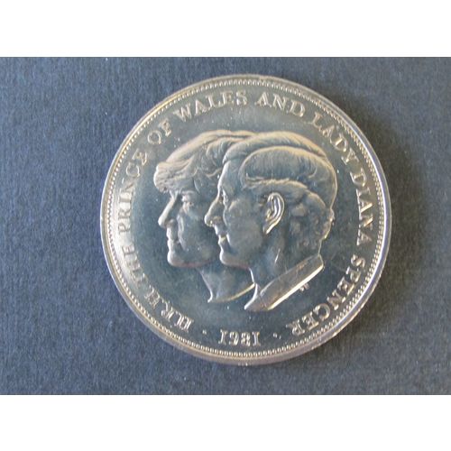 1981 QUEEN ELIZABETH II / CHARLES AND DIANA WEDDING CROWN FREE POST. AAI