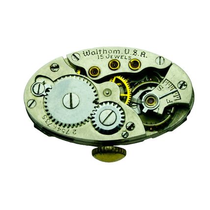 Waltham Model 665 650 15 J Watch Movement Size 6.5 x 11''' = 14.6 x 24.8 mm Runs