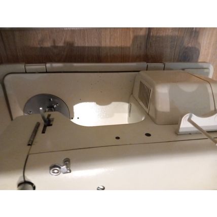NEW HOME 632 UPHOLSTERY LEATHER FABRIC SEMI INDUSTRIAL HEAVY DUTY SEWING Machine