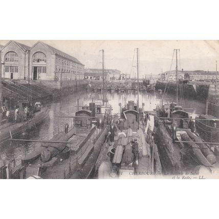 EC940 CHERBOURG -LA BATTERIE DE SALUT ET LA RADE . LL PRINTED POSTCARD