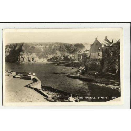 Yorkshire STASITHES Harbour Postcard by Salmon (9978)