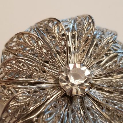Silver Tone Filigree Flower Scarf Clip