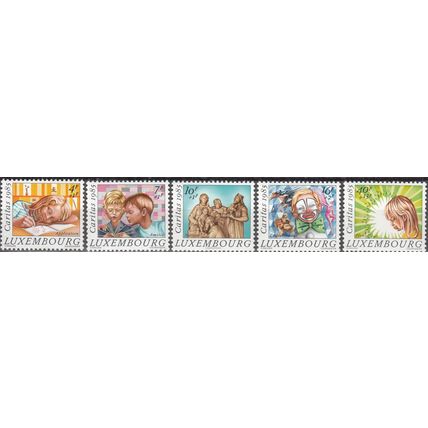 Luxembourg 1985 Michel 1138 - 1142 Neuf ** Cote (2008) 15.10 € Noël Caritas