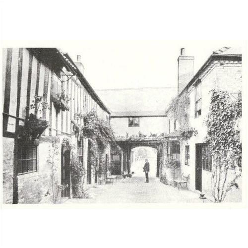 Postcard SOUTHWELL Old Courtyard Saracen's Head Hotel Nottinghamshire