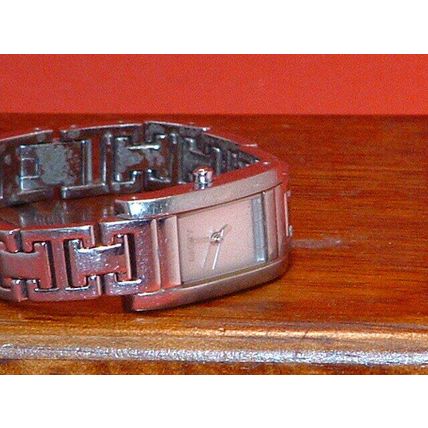 Pre-Owned Women’s DKNY Silver Tone Dress Analog Watch