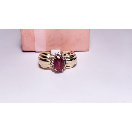 Estate .91ctw Oval Ruby and Round Diamond Bold Shrimp side 14Kt Y/Gold Ring22501