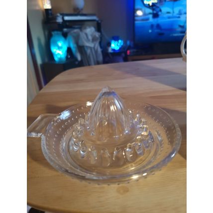 Traditional Glass Lemon Squeezer/Juicer