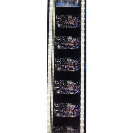 Pk GEB - S - MIX - E 0128x . 1 STRIP OF 5 - 35MM FILM CELLS. (Santa Claus movie)