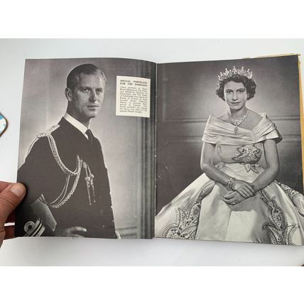 c1951 "THE ROYAL CANADIAN TOUR" QUEEN ELIZABETH II PICTORIAL HARDBACK BOOK (P3)