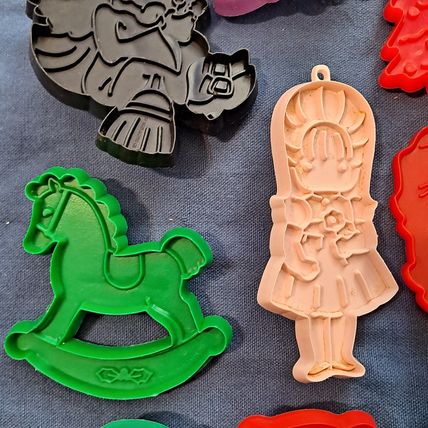 Vintage LOT 17 COOKIE CUTTERS Plastic Halloween Christmas Thanksgiving Train