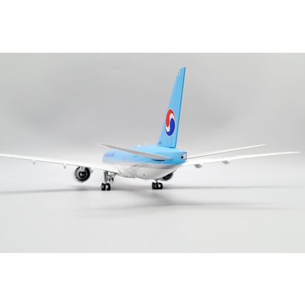 B777F KOREAN AIR CARGO REG: HL8251 WITH STAND -JC WINGS SA2004 1/200 - PRE ORDER