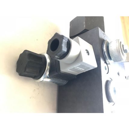 NEW HYDAC SAF20E16Y1-T330A HYDRAULIC ACCUMULATR SAFETY VALVE,DB12120A-011,AH