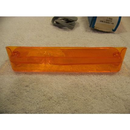 1969 CHRYSLER NEW YORKER AMBER MARKER TURN SIGNAL LENS NOS #2932773