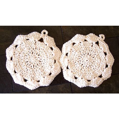 Pot Holders kitchen dining accessory 2 round tan/camel and white 7.5 inch