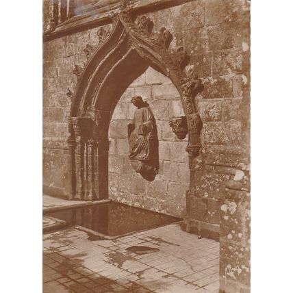 Fontaine Folgoet Finistere France Postcard unused VGC