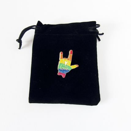 Peace Enamelled Pin Badge Brooch Pride Metal in velvet bag 3.2 cm x 2.6 cm BA43