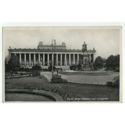 Postcard Berlin Altes museum und Lustgarten Germany Unused