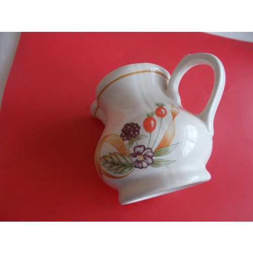 MILK JUG /CHURCHILL / (25/01)