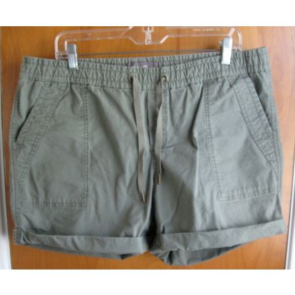 Eddie Bauer 98% Cotton 2% Spandex Olive Green Ladies Shorts, Size 14