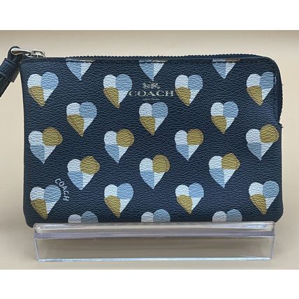 A Cute Coach Blue Zip Wristlet Leather With Heart Print