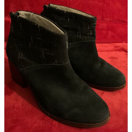 Toms US7 Women’s Suede Black Ankle Boots
