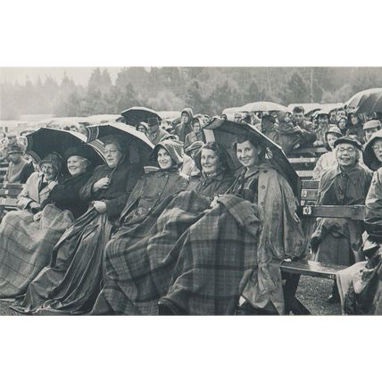 Postcard Highland Games Spectators Braemar 1954 Rain Umbrella Rug - Nostalgia