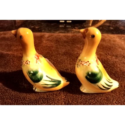 Old Vintage Doves Salt & Pepper Shackers 3 1/4" Tall 1940/50s