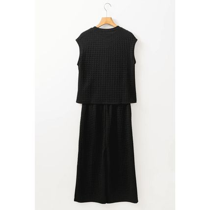 Color black Sequined Star Textured Cap Sleeve Tee and Cropped Wide Leg Pants Set