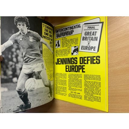 1979 "SCOOP 1980" UK FOOTBALL SOCCER ANNUAL HARDBACK BOOK (P4)
