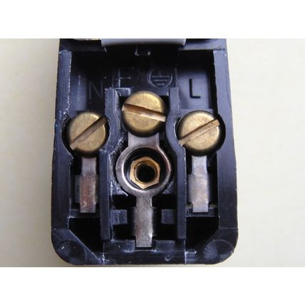 Bulgin Vintage P556 Vintage Right Angle IEC Mains Connector NOS Confined Rack