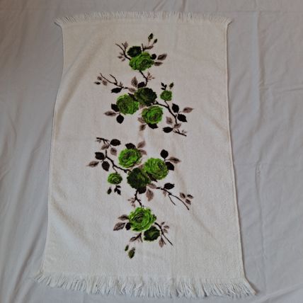 Vintage SAYCO Screen Prints BATH HAND TOWEL Green Rose Flowers 25" x 16"