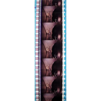 Pk DAU - A - MIX - c 064L . 1 STRIP OF 5 - 35MM FILM CELLS. ( LIS )