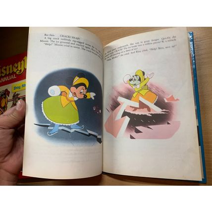 1969 WALT DISNEY "MICKEY & MINNIE AT SAINT MORITZ" UK HARDBACK BOOK (LL) ref:BRA