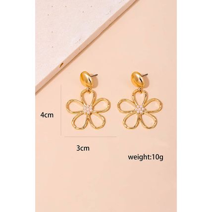 Gold Vintage Cut Out Flower Pearl Decor Stud Earrings