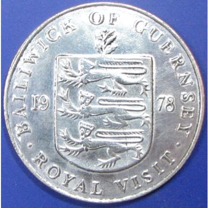 1978 Guernsey 25 Pence. Casino Card Guard, Challenge Coin. REPLICA. 61.